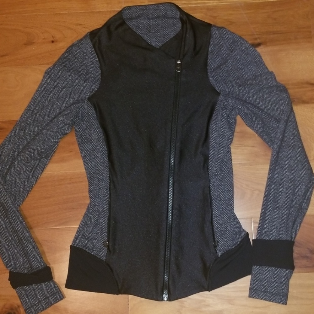 Lululemon jacket size 4 small